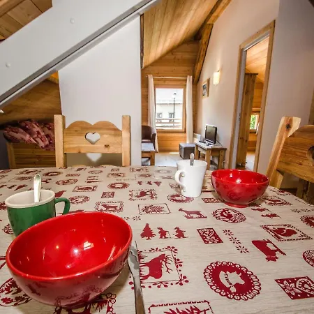Inviting Apartment In Chamonix With Mountain View * 샤모니